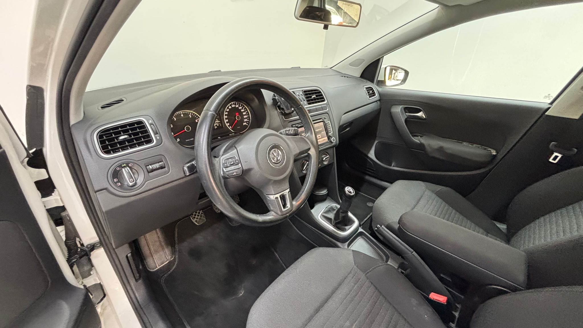 VOLKSWAGEN POLO 19